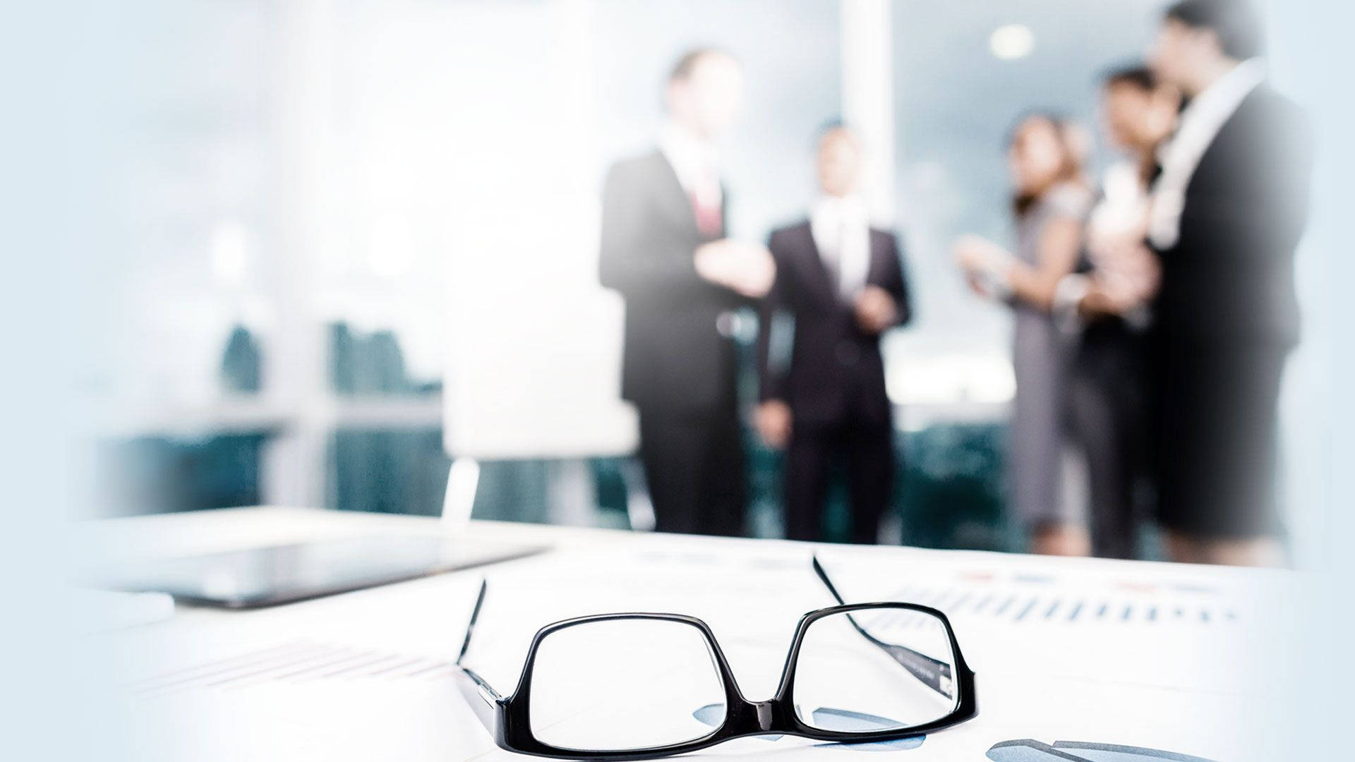 consultants-in-a-meeting-